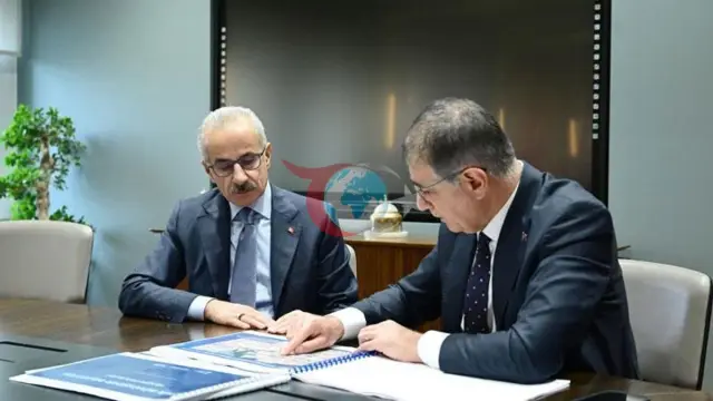 Bakan Uraloğlu ve Başkan Tugay İzmir’in Ulaşım Projelerini Görüştü