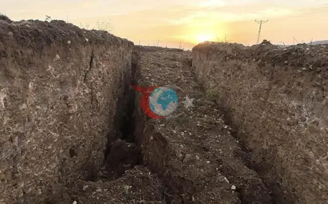 Yozgat Aydıncık'taki tarım arazilerinde dev yarıklar oluştu: Valilikten uyarı geldi