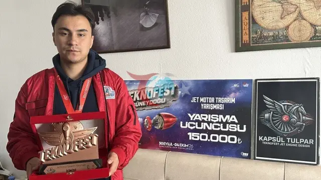 Selçuk Üniversitesi öğrencileri TEKNOFEST'te geliştirdikleri hafif jet motoru nozuluyla dereceye girdi