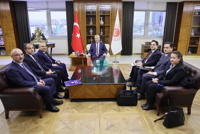 Ticaret Bakanı Ömer Bolat ve Özbek Bakan Laziz Kudratov Ankara'da Bir Araya Geldi