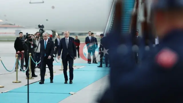 Cumhurbaşkanı Erdoğan, Kazakistan Cumhurbaşkanı Tokayev'i Resmi Törenle Karşıladı