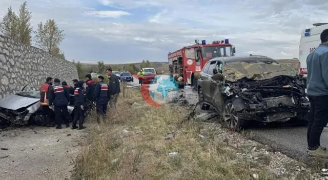 Çorum'un Alaca ilçesinde cip ile otomobil çarpıştı: 4 kişi hayatını kaybetti