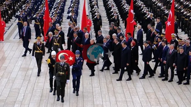 Dövlət rəsmiləri Cümhuriyyətin 103-cü ildönümündə Anıtkabirdə olublar