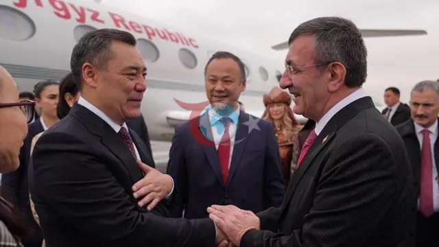 Vitse-prezident Jevdet Yilmaz TDT sammiti liderlarini kutib oldi