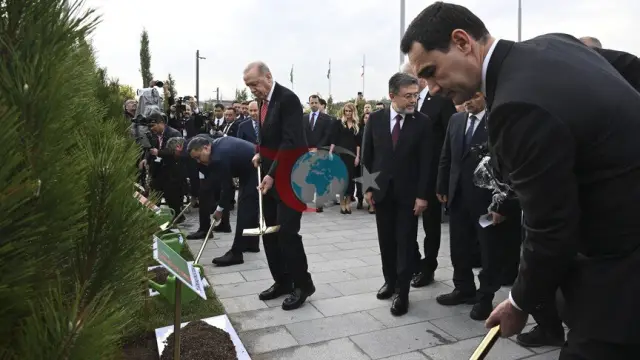 TDT sammitiniň ýolbaşçylary Türkiýe döwletleriniň siwilizasiýa seýilgähinde nahal oturtdylar