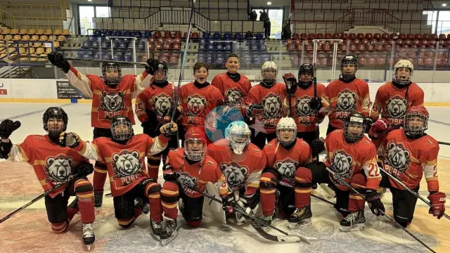 POBE Hockey, Polonya'daki Karpatlar Junior Hokey Ligi'nde Avrupa şampiyonunu mağlup etti