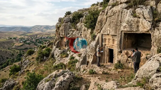 Diyarbakır Dicle'deki Yeşiltepe Kaya Mezarları Sit Alanı Olarak Tescil Edildi