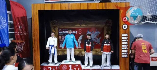 Denizli’de Alaşehir Belediyespor Karate Takımı Madalyaları Topladı