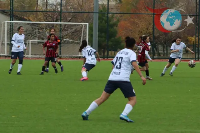 Erzincan Gençler Gücü Kadın Futbol Takımı Ağrı Karşısında Farklı Mağlup