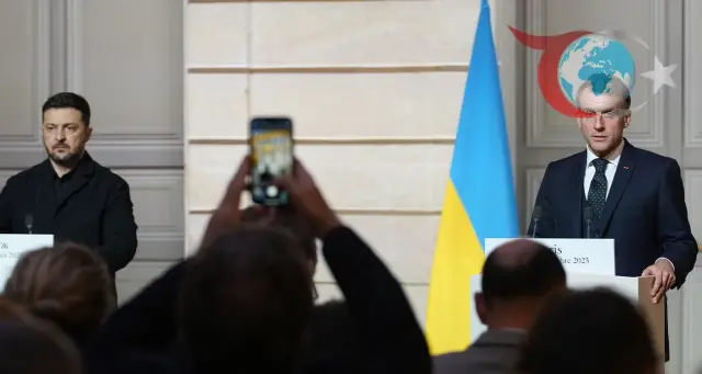 Macron ve Zelenskiy Paris'te Barışın Yol Haritasını Tartıştı