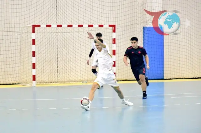 Eskişehir'de Genç Futsal Heyecanı Başladı: Porsuk Spor Salonu'nda Büyük Coşku