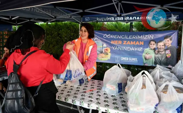 Kuşadası Belediyesi'nden İhtiyaç Sahibi Ailelerin Çocuklarına Beslenme Desteği