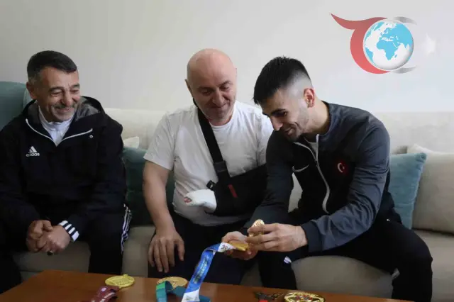 Eray Şamdan'dan Başkan Bıyık'a Anlamlı Ziyaret: Madalya Gururu