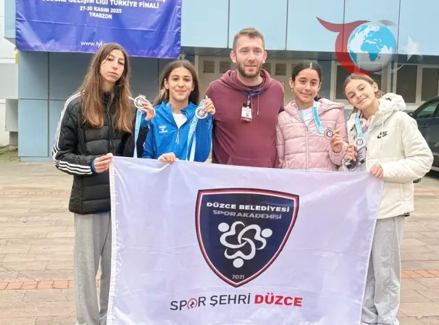 Trabzon’da Coşkulu Yarış: Düzce'li Genç Yüzücülerden Büyük Başarı