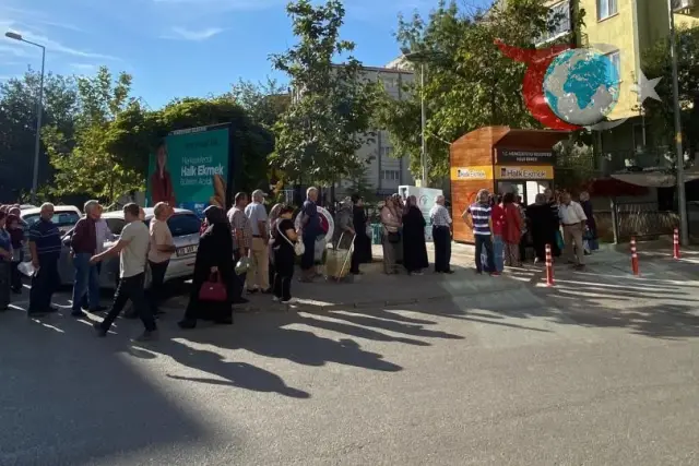 Merkezefendi'de Halk Ekmek Büfeleri Büyümeye Devam Ediyor!