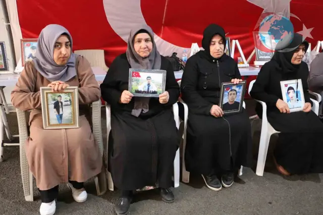 Diyarbakır’da Evlat Nöbeti Sürüyor: Aileler Barış Sürecinden Umutlu