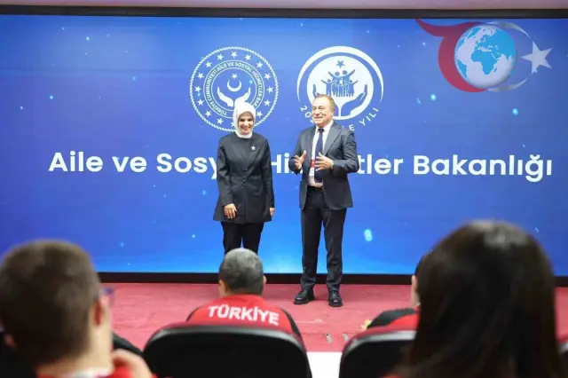 Bakan Göktaş, Engelli Sporcuları Bakanlıkta Ağırladı
