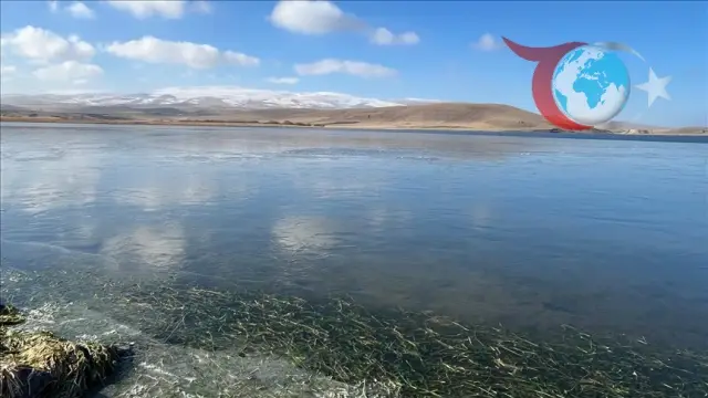 Çıldır Gölü'nde Kış Hazırlıkları Başladı: Göl Yüzeyinde Buzlanma Görüldü