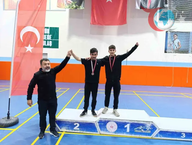 Mudanya Anadolu İmam Hatip Lisesi Güreşte Zirveye Yerleşti