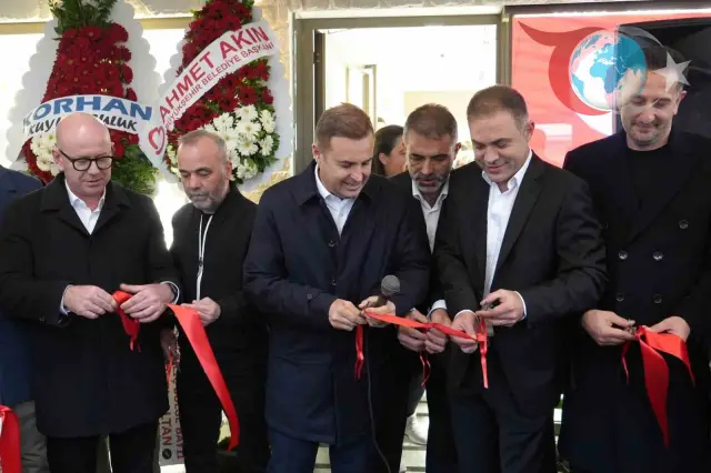 Balıkesir'de Altın ve Esprilerle Renklenen Kuyumcu Açılışı