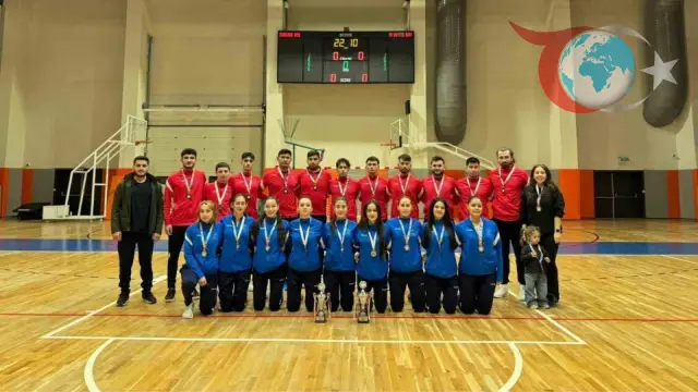 Karabük Üniversitesi Voleybolda Çifte Zafer Kazandı