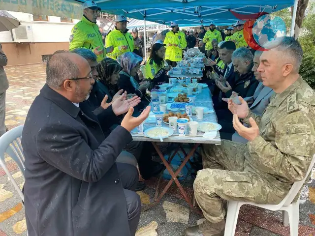 Alaşehir'de Şehit Polisler İçin Duygusal Anma Töreni