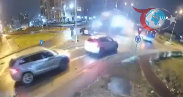 Romanya'da Şok Edici Kaza: Araç Havalanarak İstasyona İndi