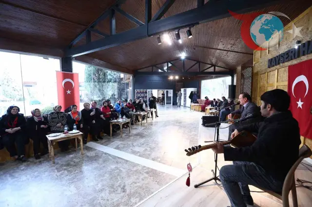 Kayseri'de Kadın Muhtarlar Atatürk'ü Anarak Seçme ve Seçilme Hakkı Yıl Dönümünü Kutladı