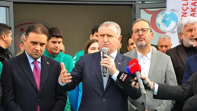 Manisa'nın Soma İlçesine 6 Bin Kişilik Modern Stadyum Açıldı