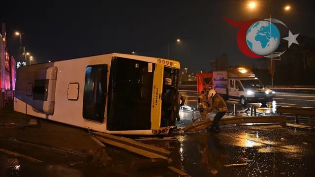 Şile Otoyolu'nda Özel Halk Otobüsü Devrildi: Kriz Anları ve Kurtarma Çalışmaları