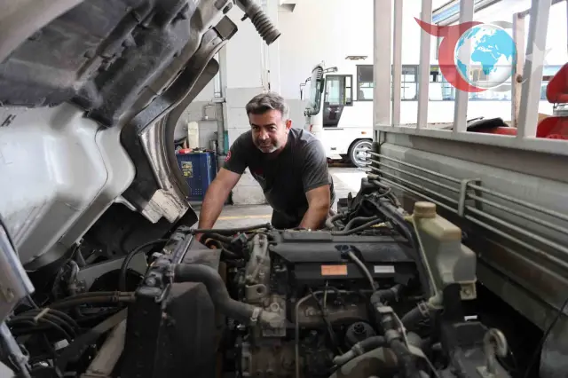 Aydın’daki Usta, Ticari Araçlara Klima Takarak Yaz Sıcağından Kurtarıyor
