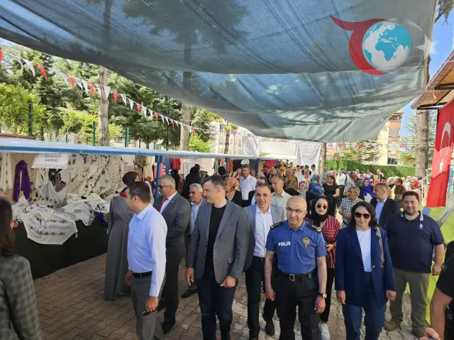 Beyşehir'de Halk Eğitim Merkezi Kursiyerlerinden Muhteşem Sergi