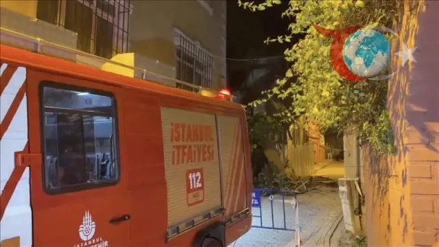 İstanbul'da Metruk Bina Çöktü, Ekipler Arama Çalışmalarına Başladı