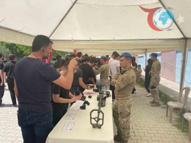 Jandarma Ekipleri Öğrencilere Teknolojik İmkânları Tanıttı