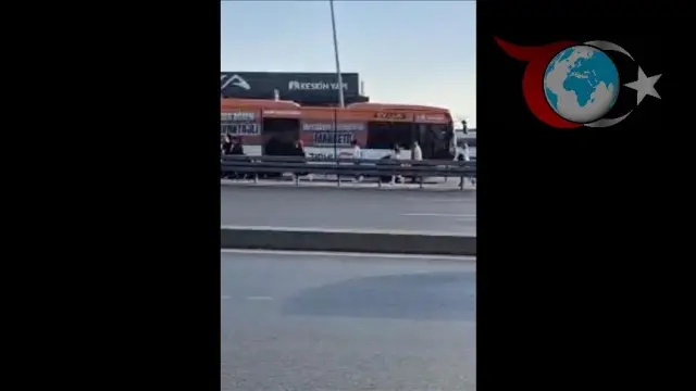 Metrobüste Motor Arızası Sonucu Yolcular Tahliye Edildi