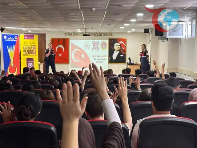 Jandarma Ekipleri Lise Öğrencilerine Suçtan Korunma Eğitimi Verdi