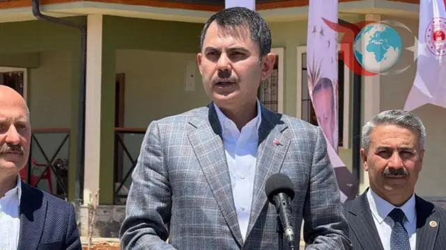 Murat Kurum, Adıyaman Zey Köyü'nde Depremzedelere Destek Verdi