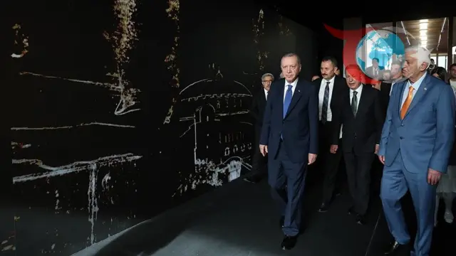 Cumhurbaşkanı Erdoğan "Bir Şiir Bir Hayat Canım İstanbul" Sergisini Ziyaret Etti