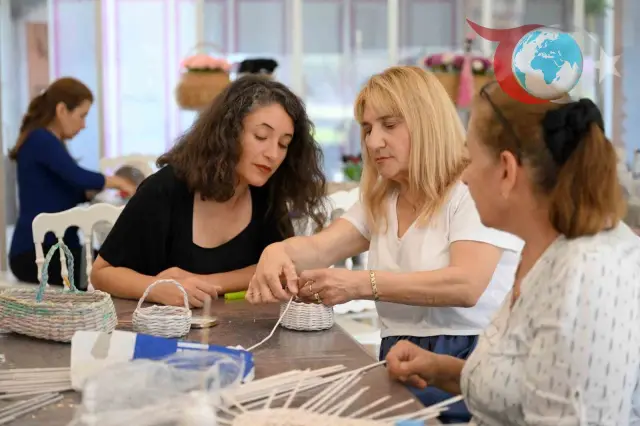 Mersin Büyükşehir Belediyesi Kadın ve Aile Hizmetleri Dairesi'nden Kadınlara Yaratıcı Atölyeler