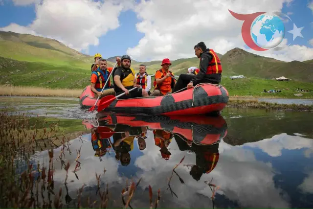 Hakkari Valisi Ali Çelik Mencel Gölü'nde Vatandaşlarla Buluştu