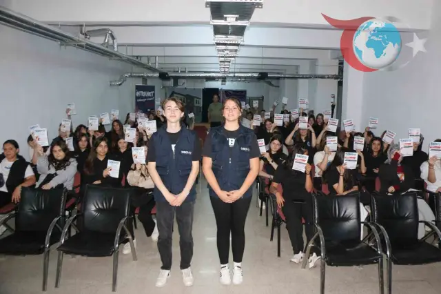 Lise Öğrencilerine Siber Zorbalık ve Sosyal Medya Kullanımı Hakkında Bilgilendirme Yapıldı