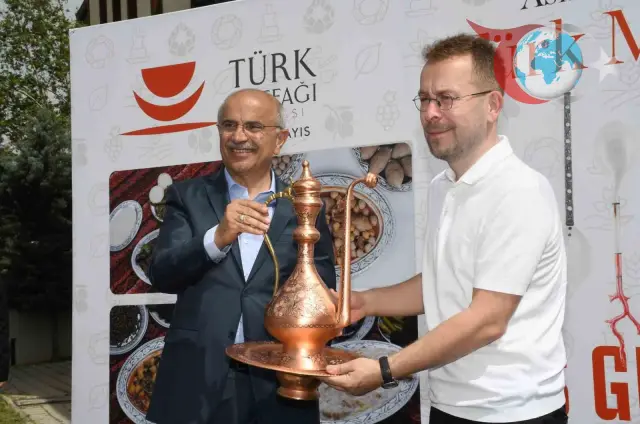Ünlü Şef Ömür Akkor Malatya'da Türk Mutfağı Haftası Programına Katıldı