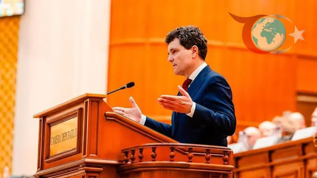 Romanya'nın Yeni Belediye Başkanı Nicusor Dan Göreve Başladı