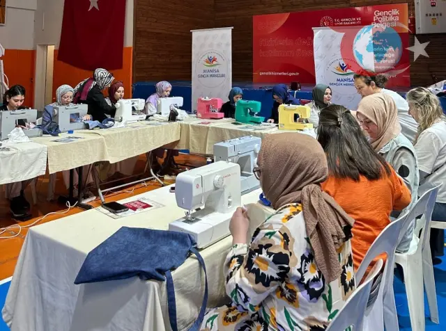 Manisa'da Gençlerin Yaratıcılığıyla Geri Dönüşüm Fırtınası