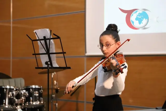 Ardahan'da Sanat Rüzgarı: Nuri Vatan Kültür Merkezi'nde Yılsonu Coşkusu