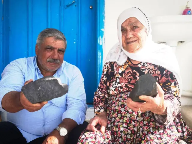 85 Yaşındaki Fehime Ekici'nin Bahçesine Göktaşı Düştü