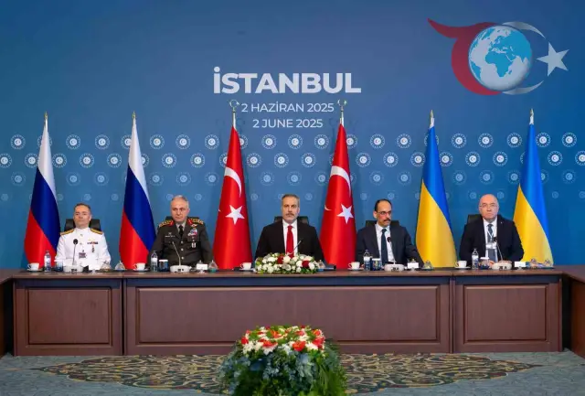 İstanbul'da Barış Rüzgarları: Rusya ve Ukrayna Heyetleri Bir Arada