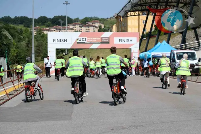 Ayçiçeği Vadisi'nde Dünya Bisiklet Günü Coşkusu: Gençler Pedal Çevirdi