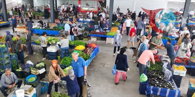 Merkezefendi Belediyesi'nden Bayrama Özel Semt Pazarı Düzenlemesi