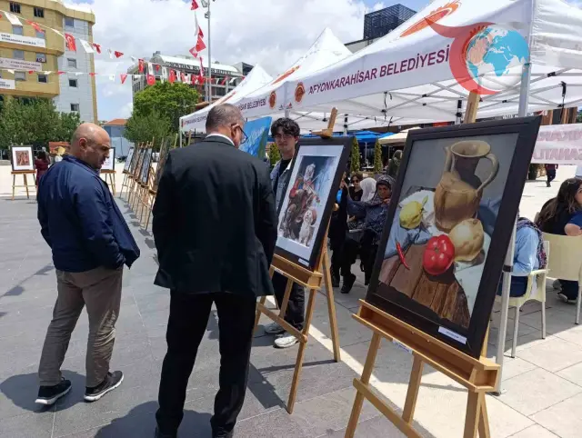 Afyonkarahisar’da Genç Sanatçıların Resim Sergisine Yoğun İlgi